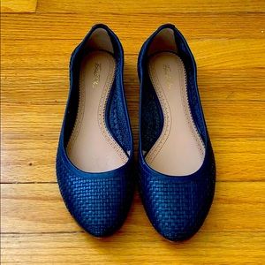 Brooks Brothers tumbled calfskin flat.Navy Blue.